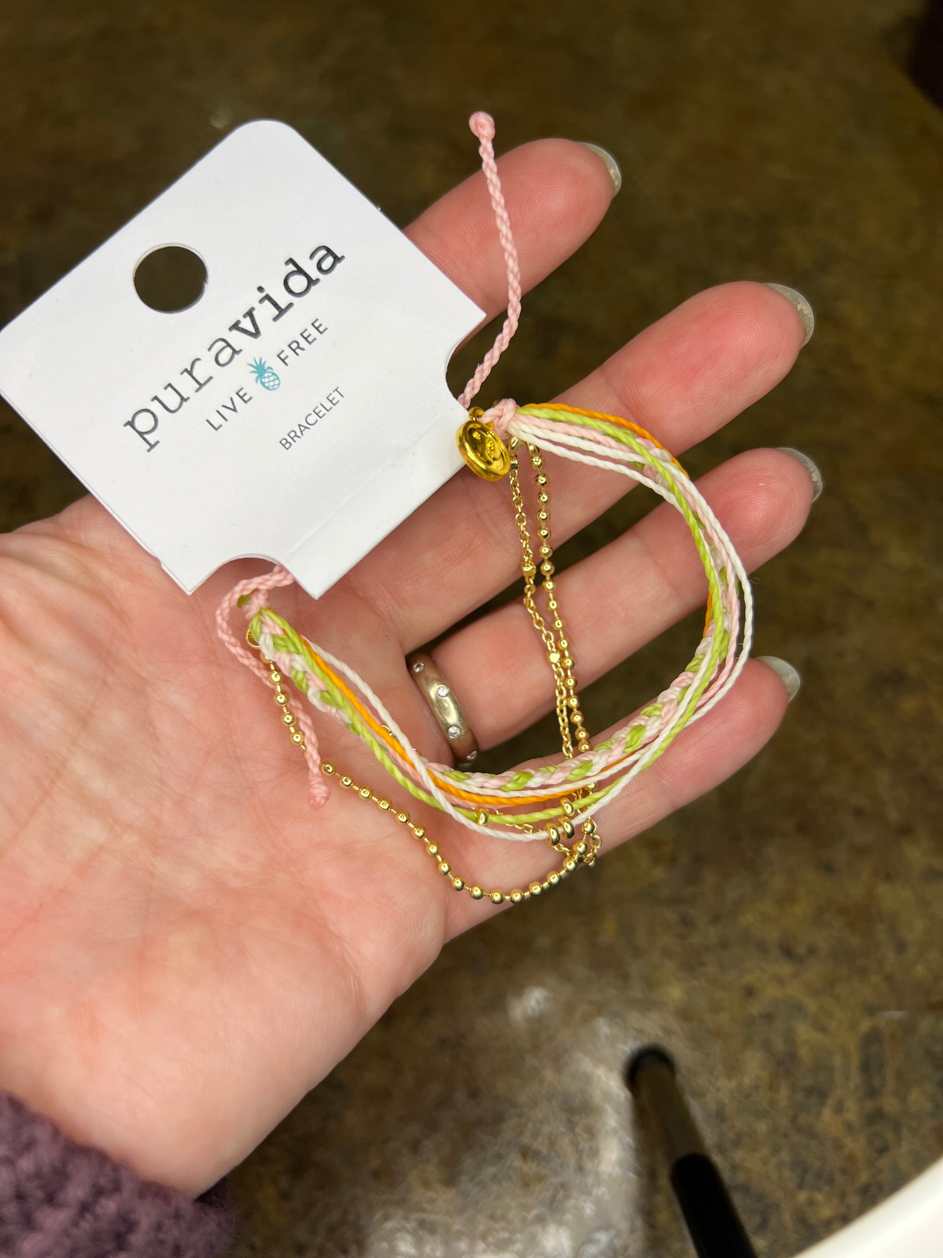 Puravida Laguna String and gold chain bracelet